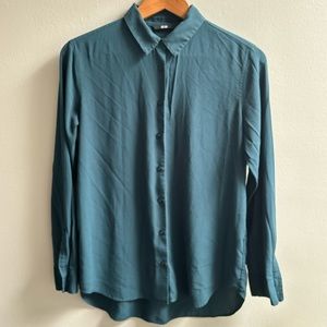 Small Uniqlo button down blouse